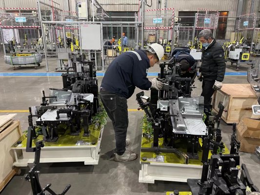 機器人自動化夾具現場安裝調試